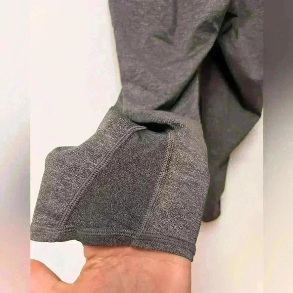 Lululemon 2 pocket zipper back
Heathered Black size 6 like new - Picture 9 of 10